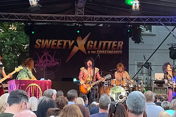 Sweety Glitter &amp; The Sweethearts starteten ihr Konzertjahr 2024 auf dem Spittaplatz