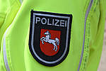 Falscher Polizist mit &quot;POLIZCE&quot;-Aufschrift ergaunert von Zehnjährigem ein Bußgeld über 5 Euro